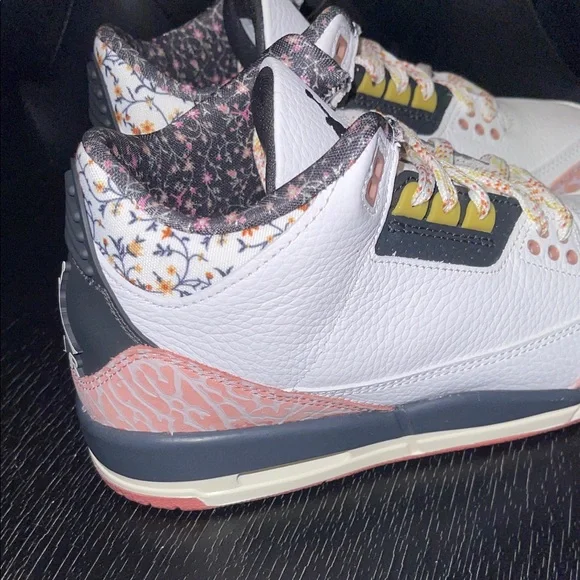 Jordan 3 Retro Big kids Sneakers in White and Pink Vintage Floral. Brand New‼️ - Picture 10 of 11